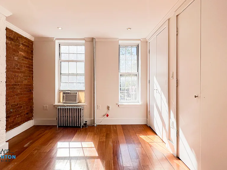 195 E 4th St #12 — Photo 4