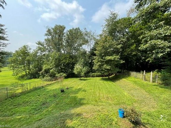 4th image of 52 Pine St