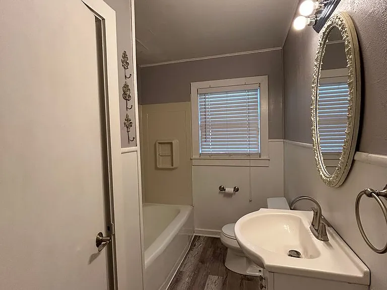 893 Pine St — Photo 14