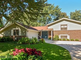 3228 N Walker Ln W, Arlington Heights, IL 60004