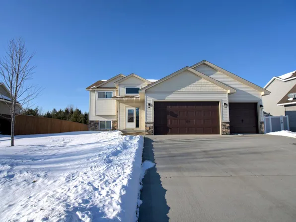 31768 Newport Curv, Lindstrom, MN 55045