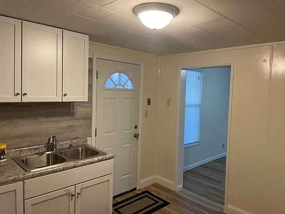 2nd image of 927 S 30th St APT B