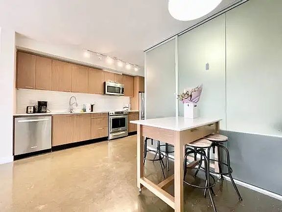 3rd image of 221 Union St #6