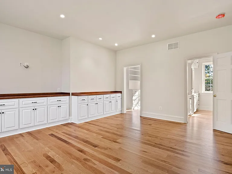 16131 Old York Rd — Photo 44