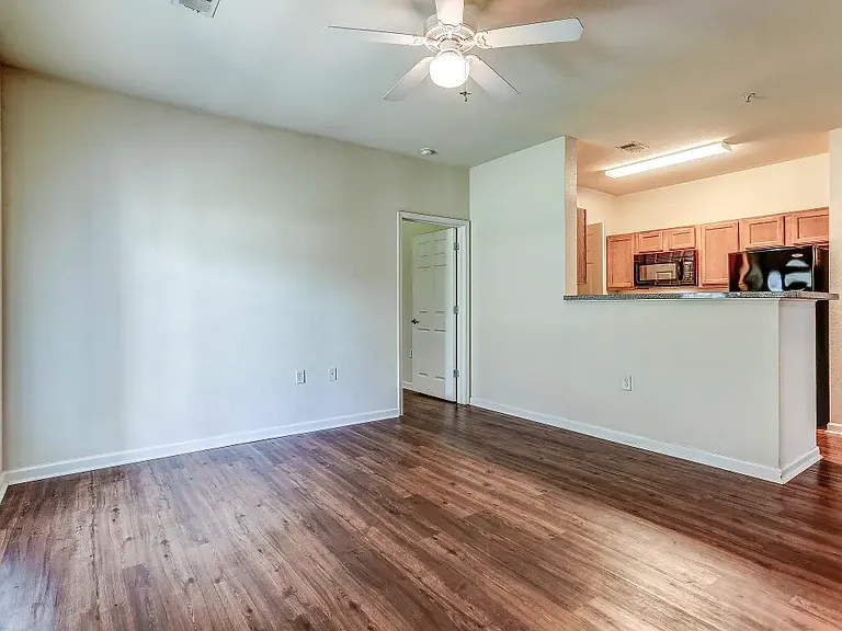 Elk Way Apartments — Photo 14