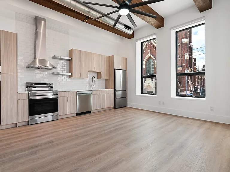 251 Pearl St #202 — Photo 2