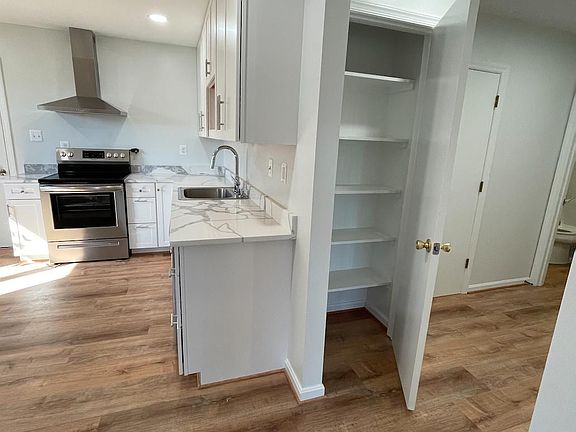 3rd image of 101 Donna Cir