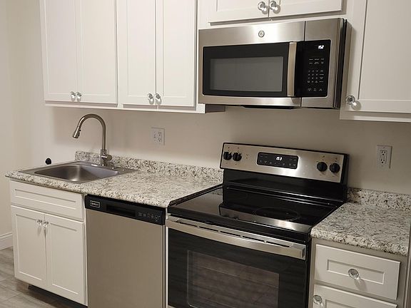4th image of 521 Loughborough Ave #1