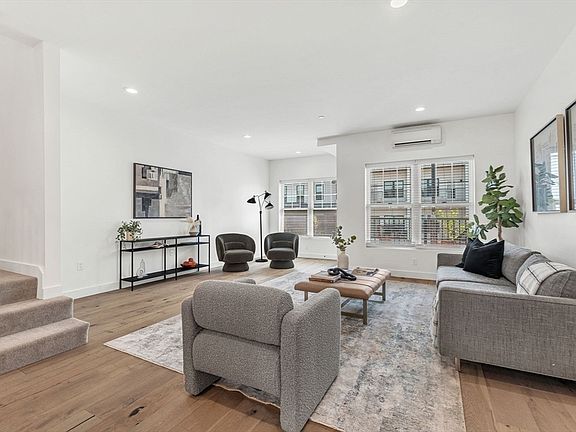 3rd image of 635 Main St APT 2