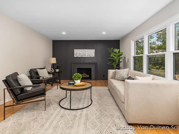4th image of 3428 Assumption Dr NE