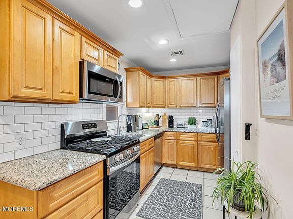 3rd image of 614 Bay Boulevard