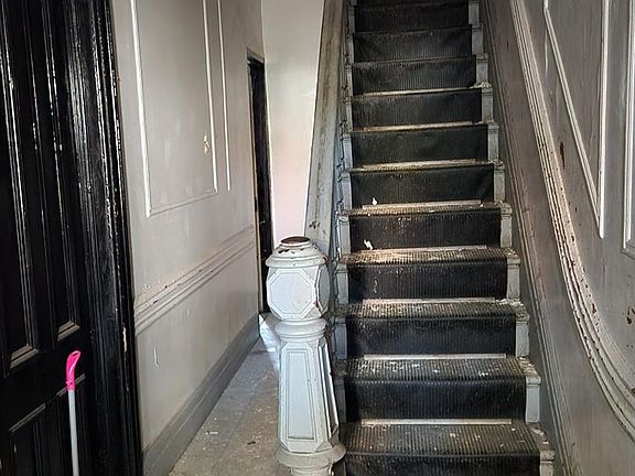 4th image of 184 E 111th St