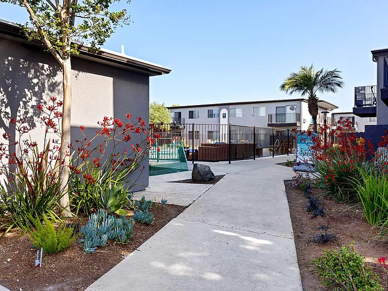 Terre at 989 Peach — Photo 20