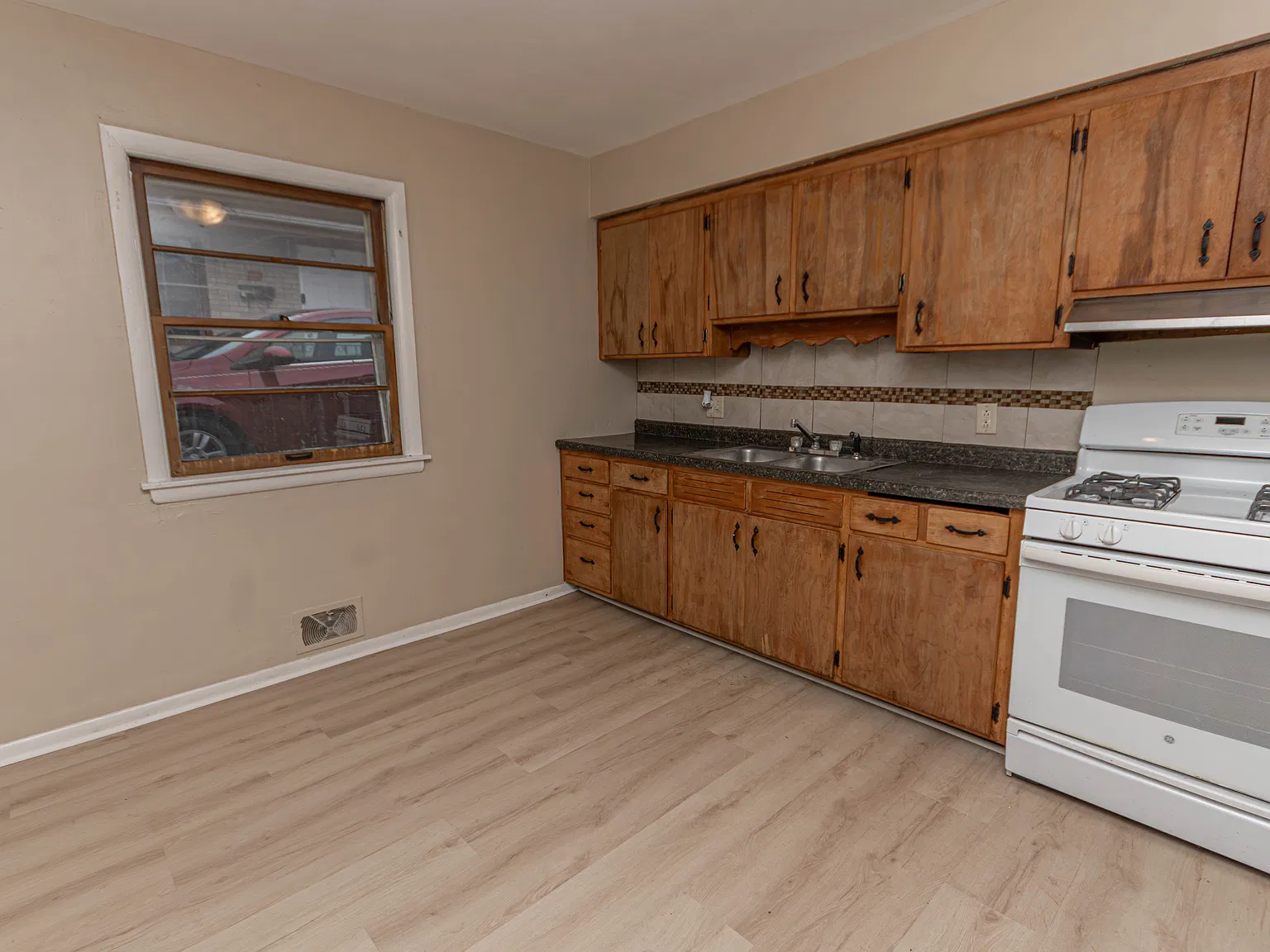 2 bed, 640 sqft, $1,000 — Photo 2