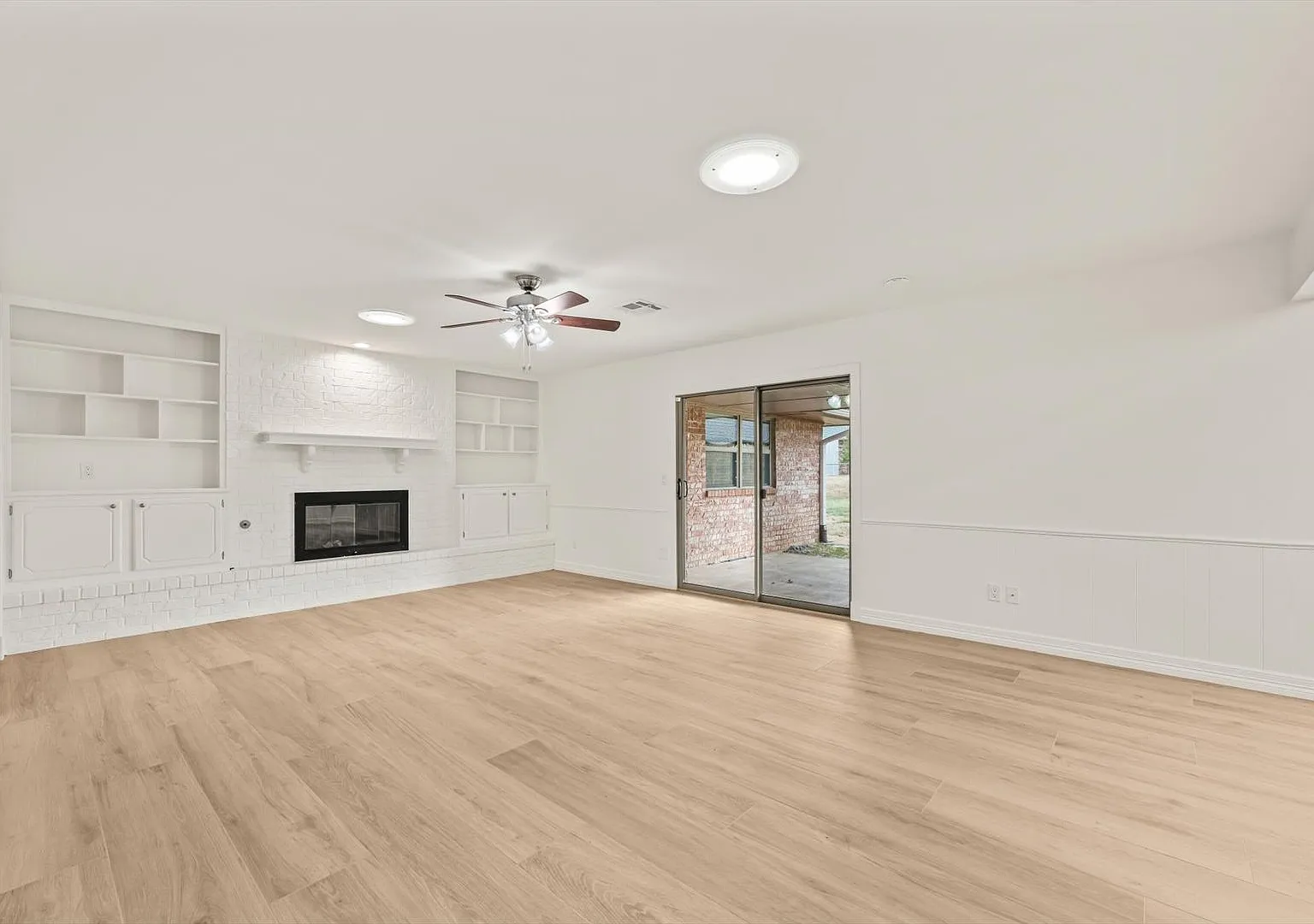 Freshly Remodeled 3 Bed / 2 Bath in Edmond | Steps from Oklahoma Christian University — Photo 4