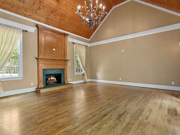 5th image of 603 Virginia Pine Ct