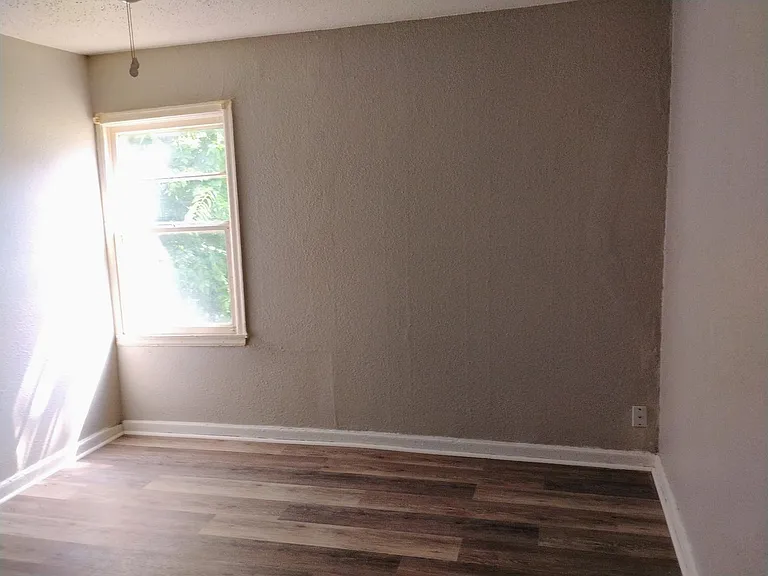 2614 E Shadybrook Ln — Photo 12