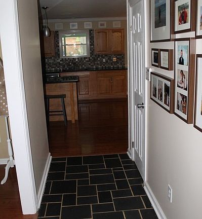 Entranceway
						:
						Hallway