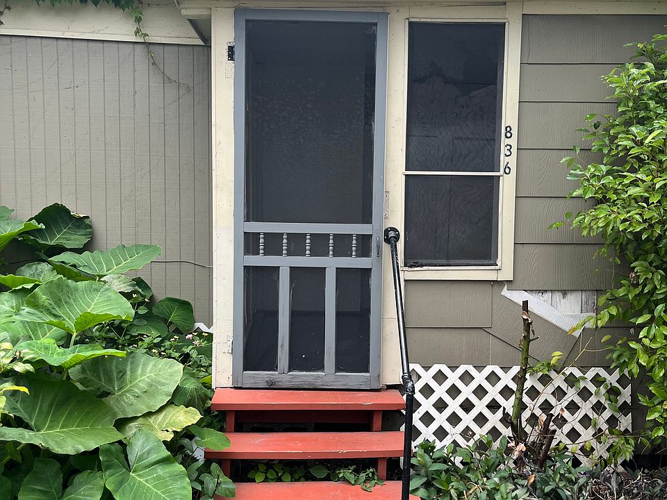 Front entrance thru screen door