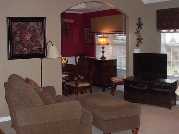 4th image of 819 Tyler Woods Dr