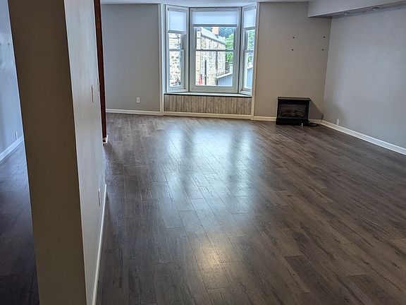 2nd image of 274 1/2 Main St #2