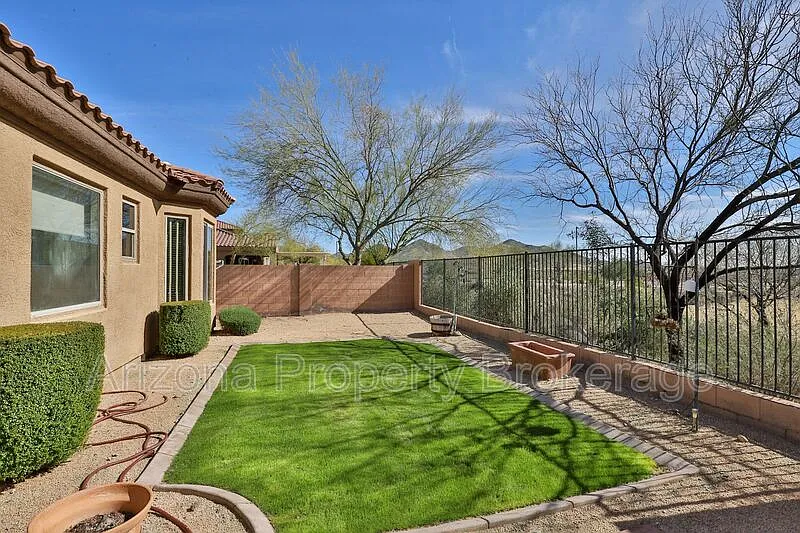 3 bed, 2.5 bath, 2865 sqft, $2,950 — Photo 4