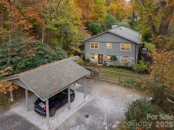 15 Meadow Ln, Fairview, NC 28730