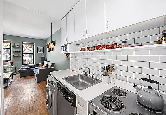 2nd image of 332 E 77th St APT 11