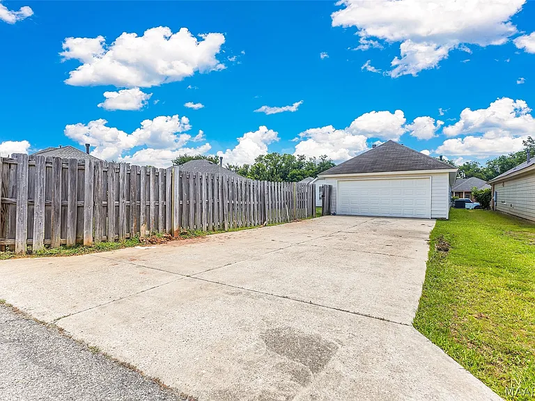 3925 Claiborne Cir — Photo 23