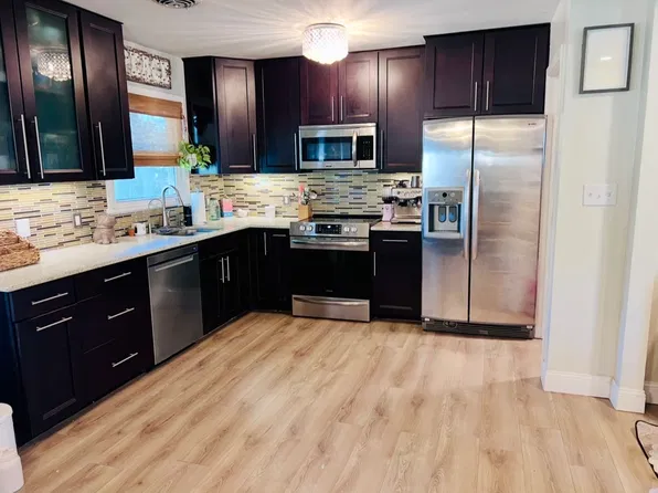 3480 Seabreeze Dr, Pensacola, FL 32503