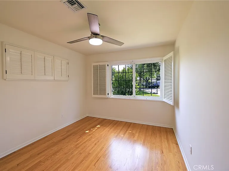 17135 Tiara St — Photo 9