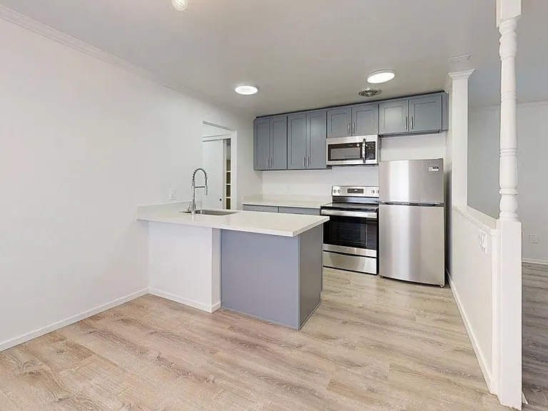 Barrett Apartments — Photo 1