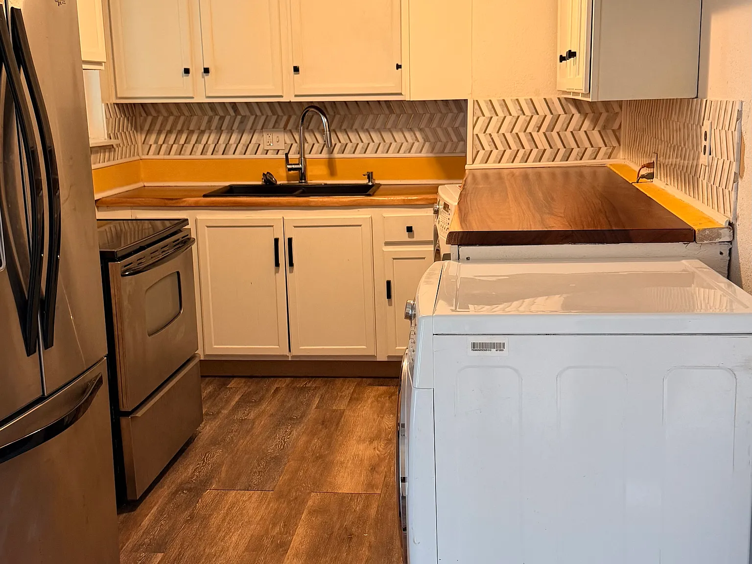 3 bed, 1000 sqft, $2,000 — Photo 2