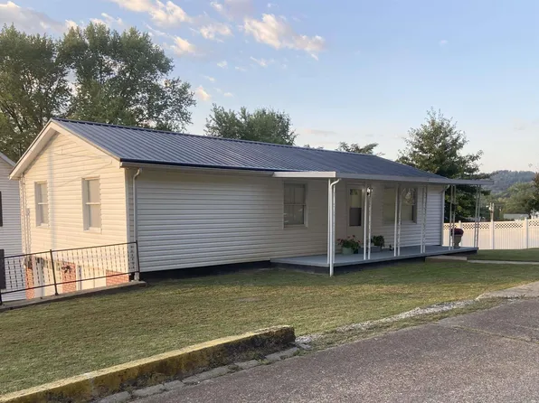 180 Pike St, New Martinsville, WV 26155