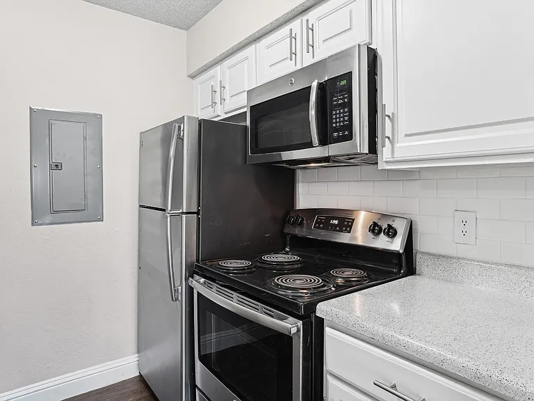 Vine Apartments — Photo 47