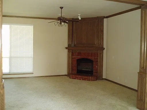 Community Pool - 3 Beds + Office - Corner Lot - Edmond Schools — Photo 4