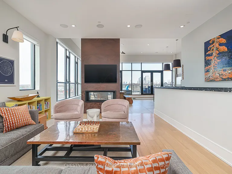 540 College St #Penthouse 2 — Photo 6