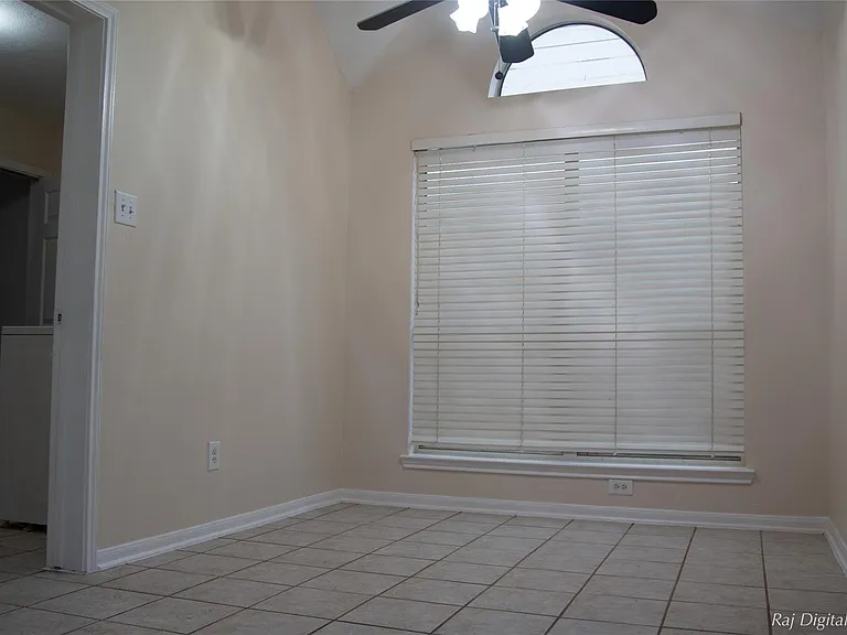 4918 Pinder Ln — Photo 11