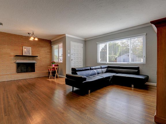 5th image of 190 Glenn Dr