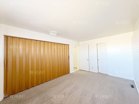 5th image of 3900B Mercury Cir SE