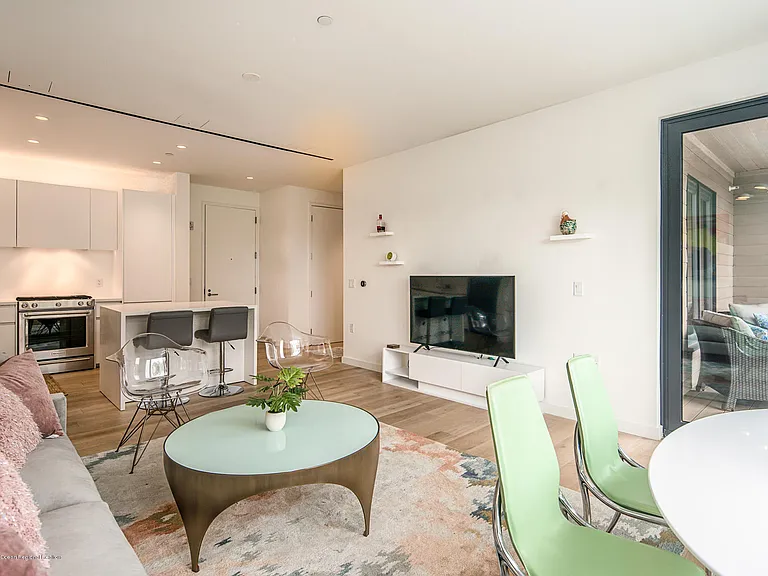 601 Heck St #207 — Photo 1