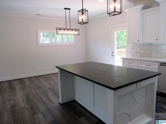 5th image of 80 Asbury Ct