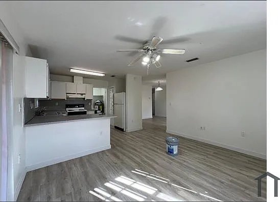 496 NW 35th Ave — Photo 2