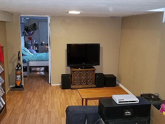 3rd image of 225 Holbrook Dr