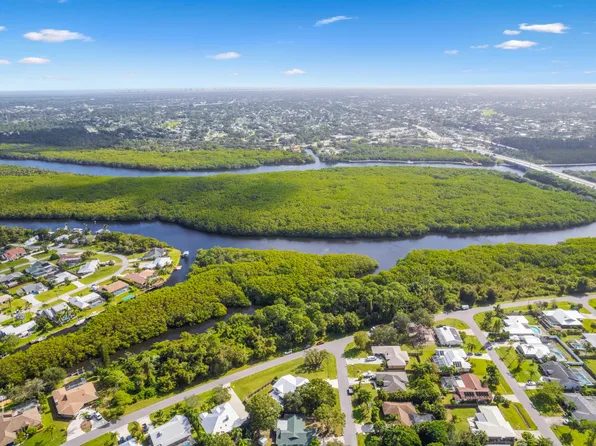 781 SE Evans Avenue, Port St Lucie, FL 34984