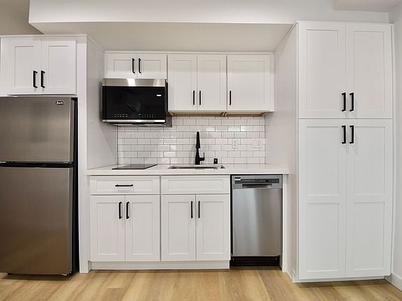 4th image of 6041 Fulton Ave #111
