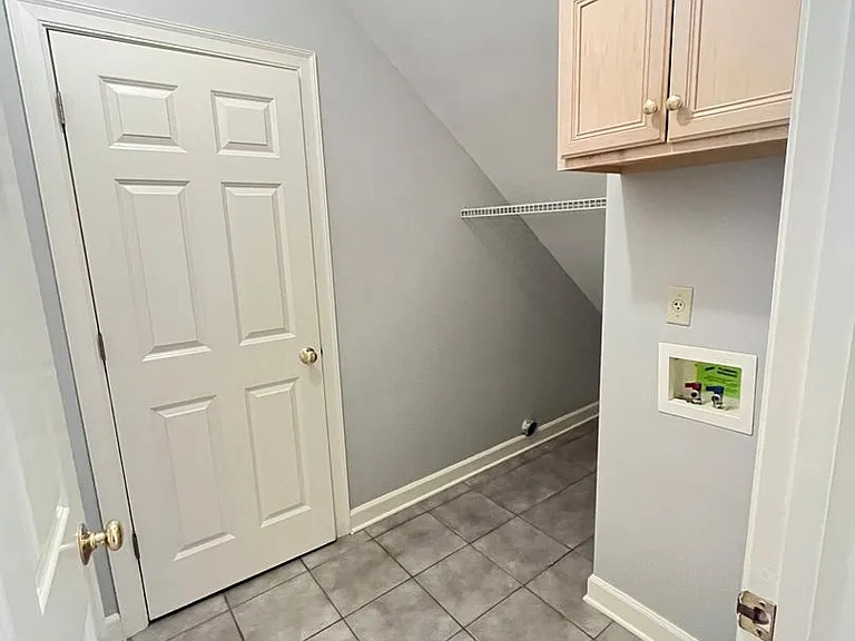 8570 Meadow Green Dr — Photo 17