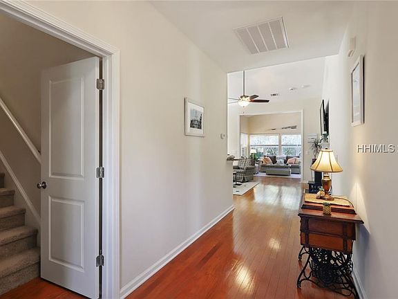 3rd image of 32 Wyndham Dr