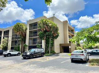 8615 NW 8th St APT 223, Miami, FL 33126