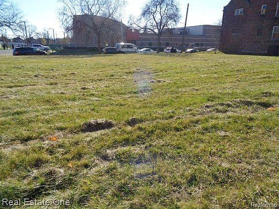 4th image of 3734 W Chicago Blvd